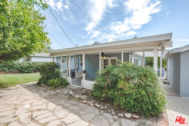 3141 Fairmount Avenue, La Crescenta CA: https://media.crmls.org/mediaz/76a81773-4484-4673-b8b9-11ebe458afda.jpg