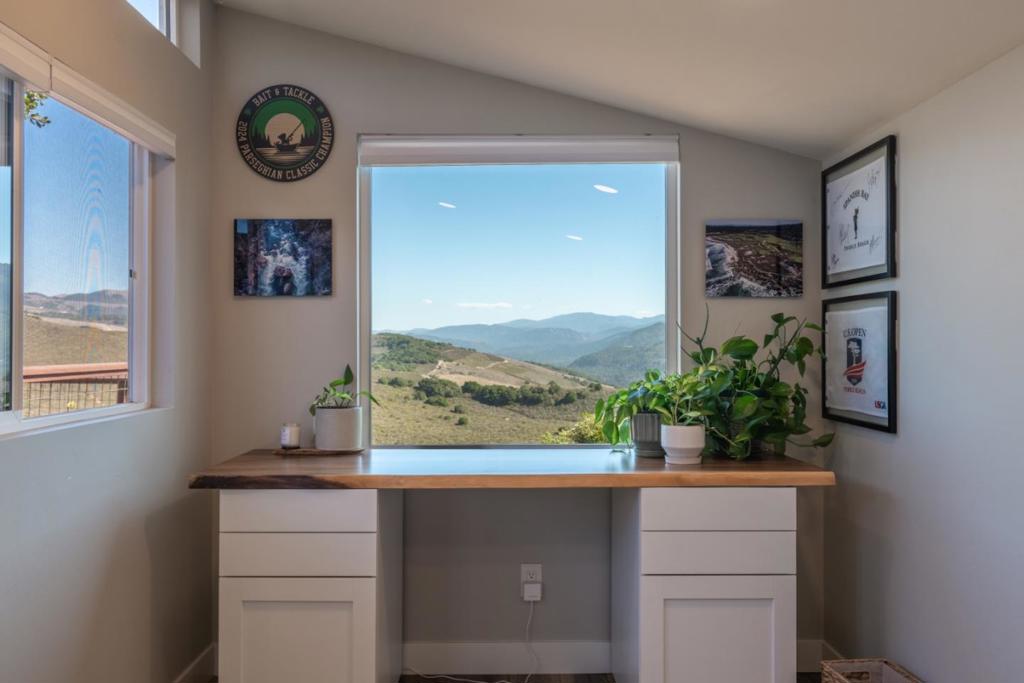 https://media.crmls.org/mediaz/76a82817-b467-4a2f-be1a-0eb63f05ce2f.jpg?preset=X-Large