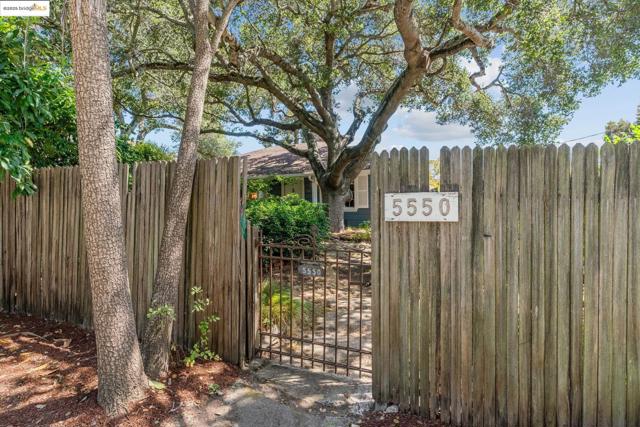 5550 Snake Road, Oakland CA: https://media.crmls.org/mediaz/76a8b37c-ac43-4620-a037-a62b2cf0a238.jpg