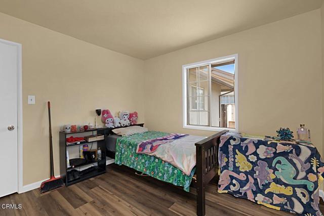 1127 Douglas Avenue, Oxnard CA: https://media.crmls.org/mediaz/76a8d520-1b1a-4906-a49c-30ff11344d1c.jpg