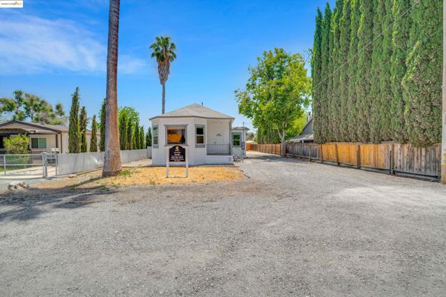 3208 Hosie Ave, Byron CA: https://media.crmls.org/mediaz/76a8df1d-93b2-420f-ac64-8bbab9c9ad66.jpg