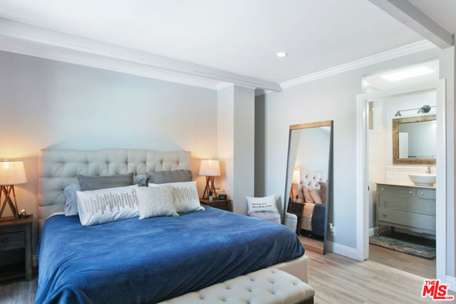 1228 18th Street, Santa Monica CA: https://media.crmls.org/mediaz/76a8ff75-cc3e-49e1-9393-9c66dfd126b6.jpg