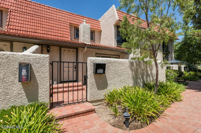 6217 Nita Avenue, Woodland Hills CA: https://media.crmls.org/mediaz/76a95035-13d8-414d-a34c-ca88a68935ef.jpg