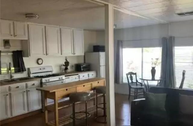 6 Cholla Lane, Palm Desert CA: https://media.crmls.org/mediaz/76aa7820-59ca-4d0f-b388-d014d3a50a2e.jpg