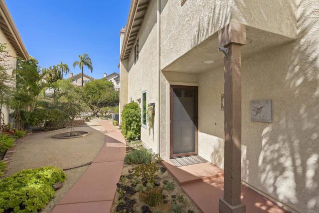 Detail Gallery Image 4 of 47 For 4989 Corte Playa Encino, San Diego,  CA 92124 - 4 Beds | 2/1 Baths