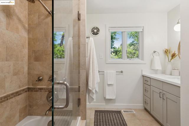 1270 Queens Rd, Berkeley CA: https://media.crmls.org/mediaz/76aa92e9-2676-4ea9-9b13-7a44bfa5f9c2.jpg