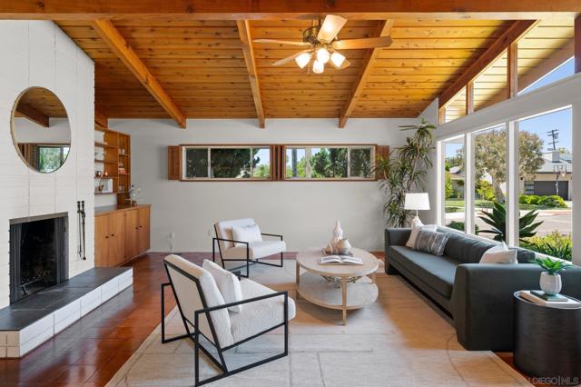 1201 Via Barranca, La Jolla CA: https://media.crmls.org/mediaz/76aa9a85-9c3d-4c2a-9d1a-0c00c1710a89.jpg