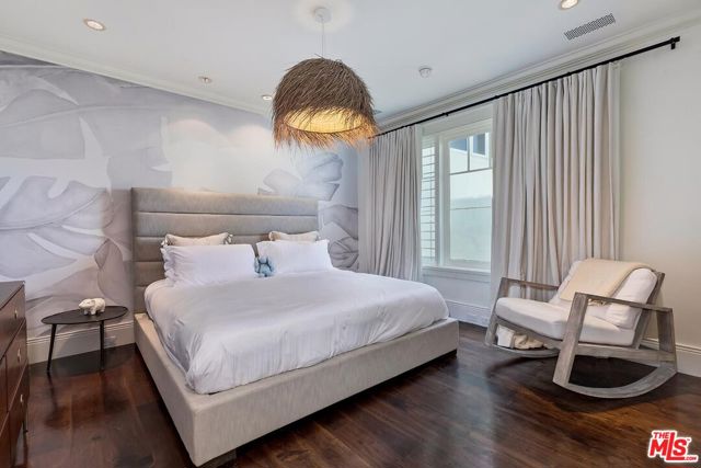 119 Malibu Colony Road, Malibu CA: https://media.crmls.org/mediaz/76aabc02-b499-4181-a83a-6508c991cc51.jpg