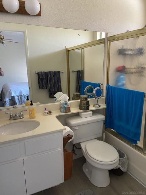 10320 Plaza Paseo Dr., Lakeside CA: https://media.crmls.org/mediaz/76aaff75-d3d2-408a-87ef-d6a062d82721.jpg