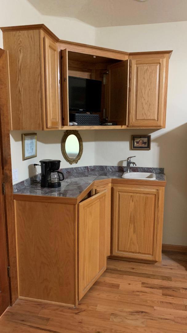 21050 Uvas Road, Morgan Hill CA: https://media.crmls.org/mediaz/76abfd3b-7e77-4cf2-963b-b234ced03a81.jpg