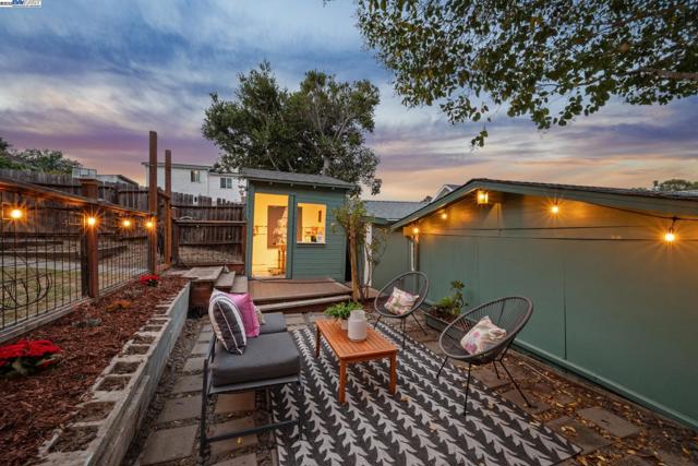 2449 26TH AVENUE, Oakland CA: https://media.crmls.org/mediaz/76ac16fe-4c68-4192-99f6-dea724a34348.jpg