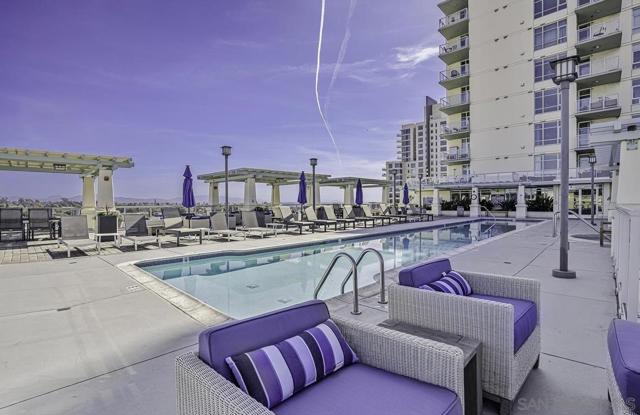 850 Beech St, San Diego CA: https://media.crmls.org/mediaz/76ac34e0-a274-4496-a2df-36327b6da5bb.jpg