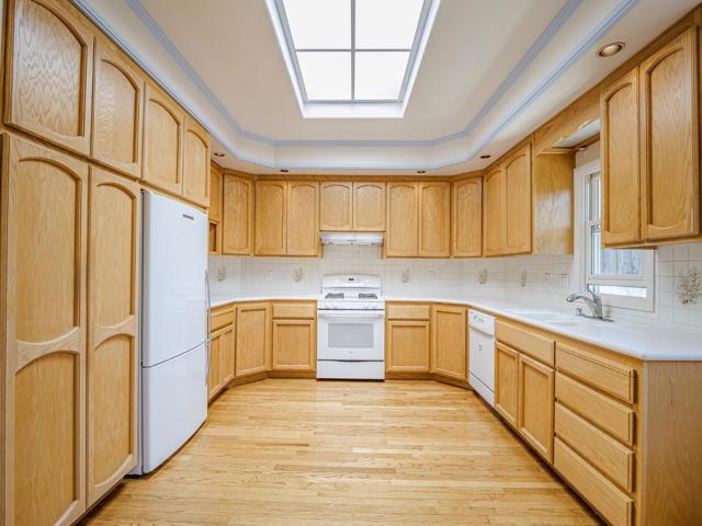 739 Quartz Street, Redwood City CA: https://media.crmls.org/mediaz/76ac8190-5cf9-4097-ab22-864e740ee1fa.jpg