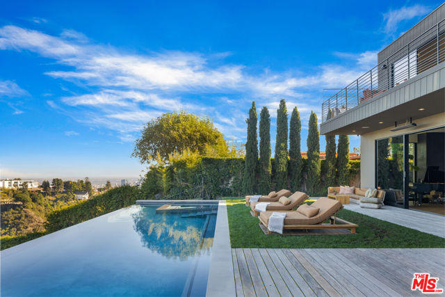 1030 Somera Road, Los Angeles CA: https://media.crmls.org/mediaz/76ad1588-89f3-4f26-953a-38181a45b5da.jpg
