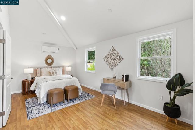 122 Stein Way, Orinda CA: https://media.crmls.org/mediaz/76ad525a-8916-4e83-9012-e6cd1272f900.jpg