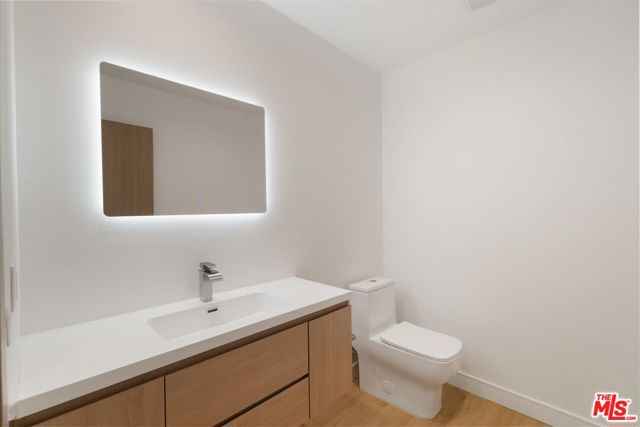 5530 1/2 Sunnyslope Avenue, Sherman Oaks CA: https://media.crmls.org/mediaz/76ad809f-2c66-4061-a64c-24905b9ca4a6.jpg