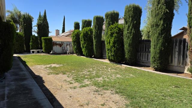 1046 Santa Barbara Street, Los Banos CA: https://media.crmls.org/mediaz/76adaa54-2125-4af6-b448-f30eedace4dc.jpg