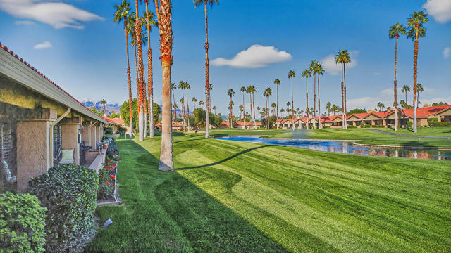 142 Camino Arroyo S, Palm Desert CA: https://media.crmls.org/mediaz/76ae0083-5f12-47cd-97ad-27a897cedfca.jpg