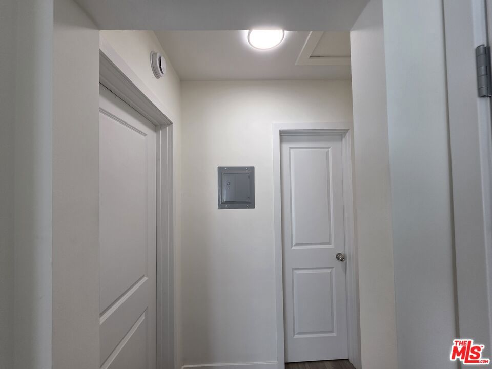 https://media.crmls.org/mediaz/76ae21c4-a402-4568-ad9d-c4784fe07278.jpg?preset=X-Large