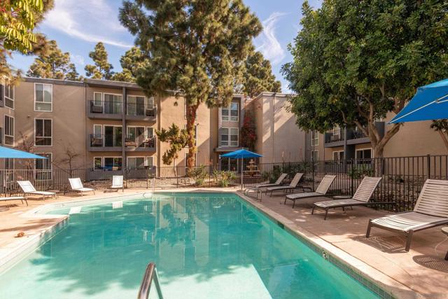 4860 Rolando Ct, San Diego CA: https://media.crmls.org/mediaz/76ae2f74-761d-4704-846a-79b6ff569aa5.jpg