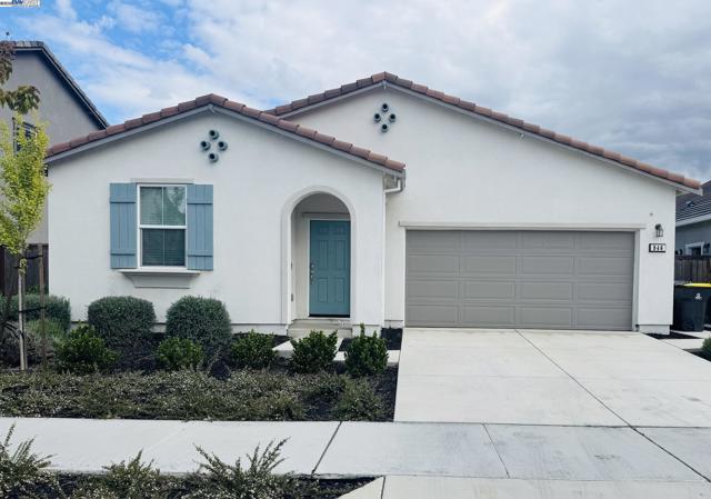 946 Osprey Dr, Lathrop CA: https://media.crmls.org/mediaz/76ae6b9d-2ec1-4fb7-8f7e-40f670f0abaa.jpg