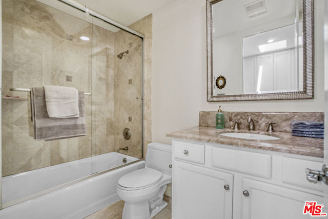 11974 Mayfield Avenue, Los Angeles CA: https://media.crmls.org/mediaz/76ae7b70-badb-4cfb-8190-511e79b5cc8c.jpg