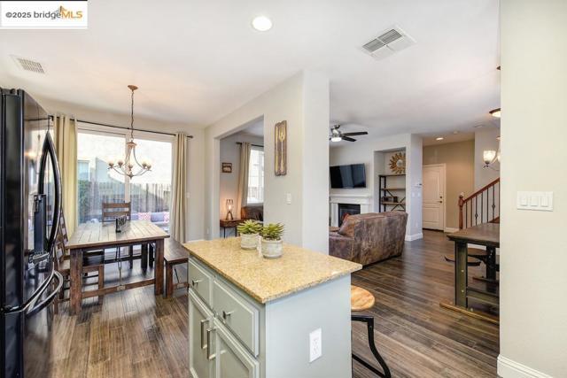 Image 6 of 43 For 390 Caravaggio Cir