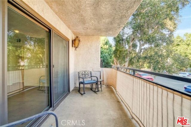 5003 Tilden Avenue, Sherman Oaks CA: https://media.crmls.org/mediaz/76aed72f-633c-4ac9-aadb-61f1cc1c5d2d.jpg