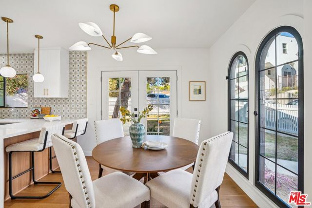2353 Lucerne Avenue, Los Angeles CA: https://media.crmls.org/mediaz/76aeeb0c-678c-4f67-b929-387cfcc6416b.jpg