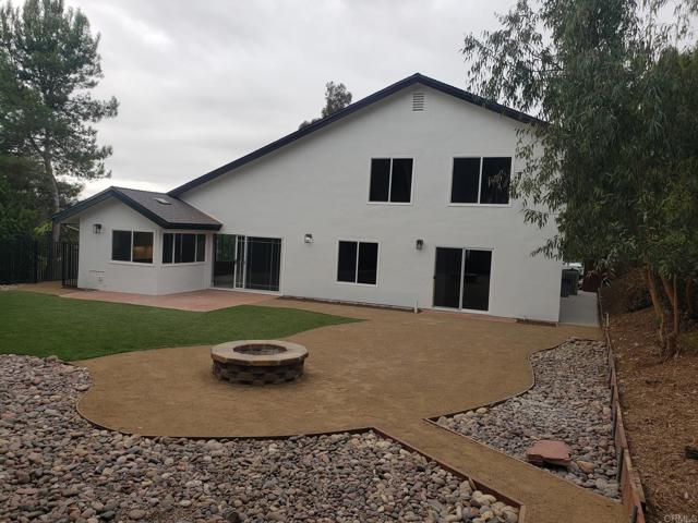 10265 Aviary Drive, San Diego CA: https://media.crmls.org/mediaz/76af3cc8-89b9-47c6-94a0-292dafd10248.jpg
