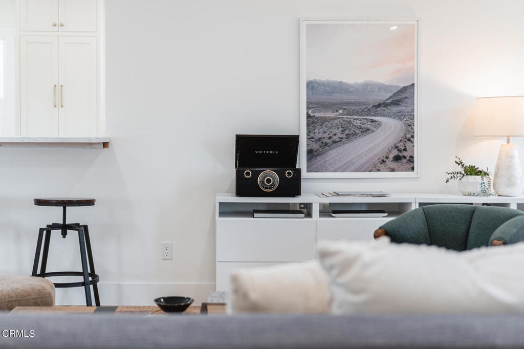 https://media.crmls.org/mediaz/76af8f02-d5cf-40b4-84c7-88abd1583fd1.jpg?preset=X-Large
