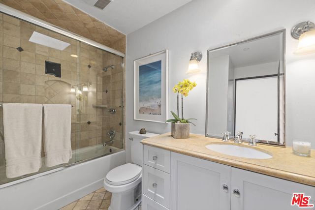 27355 Pacific Coast Highway, Malibu CA: https://media.crmls.org/mediaz/76b038e8-c849-40fc-9833-48c9ba95e452.jpg