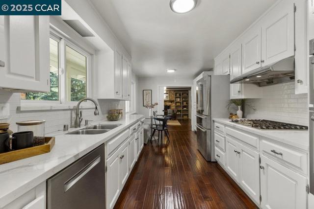 280 Fairway Dr, Danville CA: https://media.crmls.org/mediaz/76b08a5a-3ec3-41f5-bb0a-9ff3f453c3be.jpg