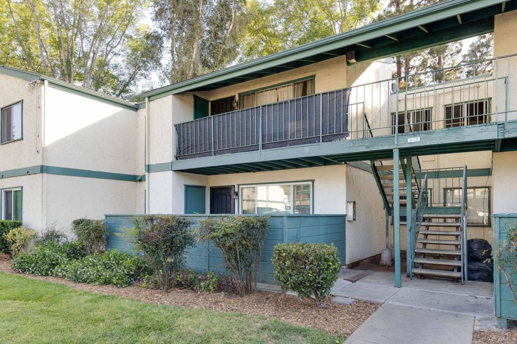 1817 Grand Avenue - photo 2