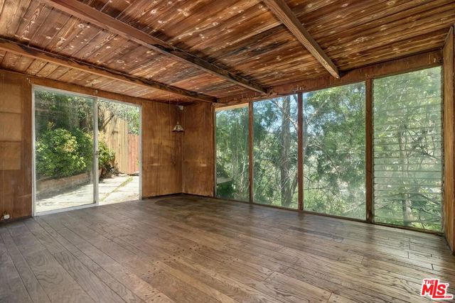 8305 Yuma Place, Los Angeles CA: https://media.crmls.org/mediaz/76b15ac6-017f-46b2-874a-45c1e92aca83.jpg