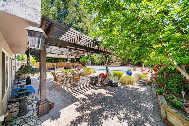 868 Madeira Dr, Pleasanton CA: https://media.crmls.org/mediaz/76b16db8-828b-436c-9933-63ddaaa5b5df.jpg