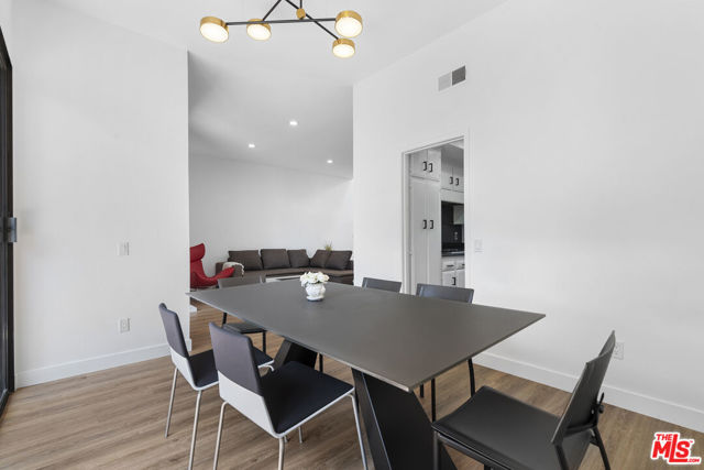 532 Riviera Court, Fullerton CA: https://media.crmls.org/mediaz/76b1e7ee-0c2a-4359-9d02-46d75660f63a.jpg