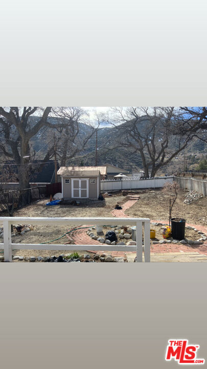 2920 Harriet Road, Frazier Park CA: https://media.crmls.org/mediaz/76b2750d-ce05-4c45-ab13-9cbcd36d9ad5.jpg