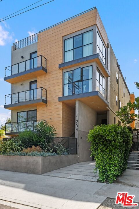 11254 MISSISSIPPI Avenue #4