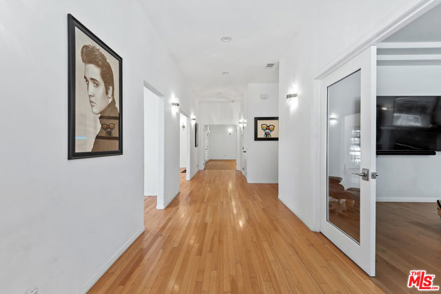 22225 Devonshire Street photo 5