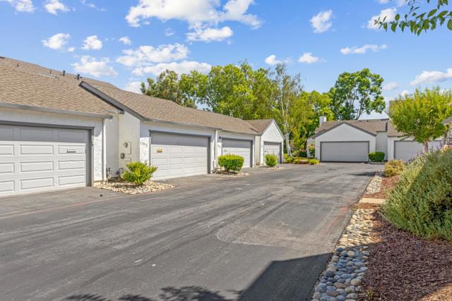 15072 Yosemite Way, Morgan Hill CA: https://media.crmls.org/mediaz/76b51e2f-4351-437c-b6ec-0b09ff196245.jpg
