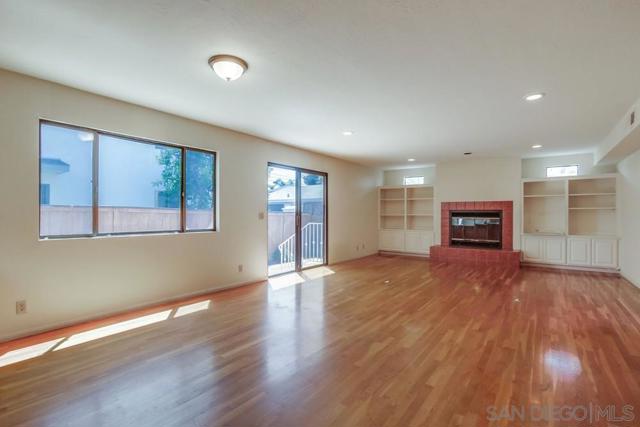 349 351 G Avenue, Coronado CA: https://media.crmls.org/mediaz/76b53a84-e6a1-41dd-90c4-7aa601a88da1.jpg