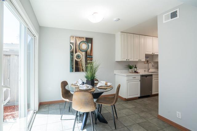 325 San Miguel Ct, Milpitas CA: https://media.crmls.org/mediaz/76b55284-2b13-4351-9a07-f685ae589f7e.jpg