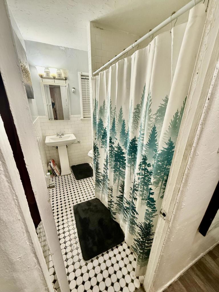 https://media.crmls.org/mediaz/76b55c84-1666-4464-bcb1-3506f4fd3983.jpg?preset=X-Large