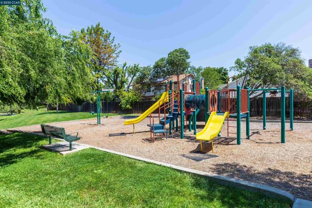 4516 Spring Valley Way, Concord CA: https://media.crmls.org/mediaz/76b583a8-ad79-4332-a203-6e52fc2b4003.jpg