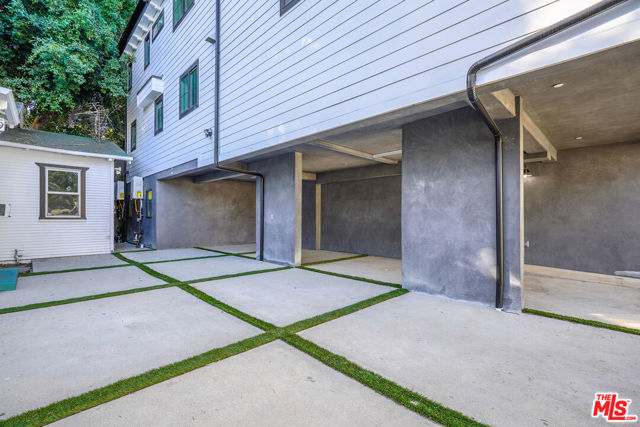 1331 N June Street, Los Angeles CA: https://media.crmls.org/mediaz/76b59961-6916-41fb-a4ec-b3fc981c3807.jpg