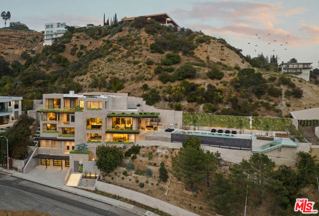Image 5 of 50 For 1690 Doheny Drive