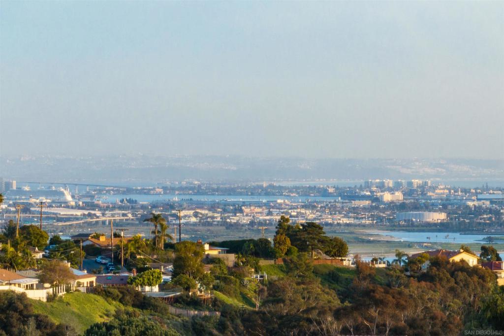 https://media.crmls.org/mediaz/76b5e0ee-50d6-4f32-a414-89d24dc4d40c.jpg?preset=X-Large