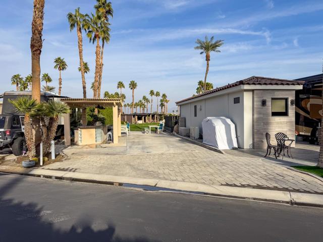 80394 Avenue 48, Indio CA: https://media.crmls.org/mediaz/76b622bd-260b-40a9-a866-36f758db14d7.jpg