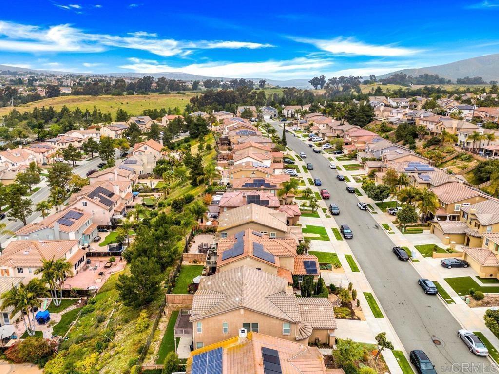 https://media.crmls.org/mediaz/76b62336-dc9a-4705-b96d-843637fc4e34.jpg?preset=X-Large